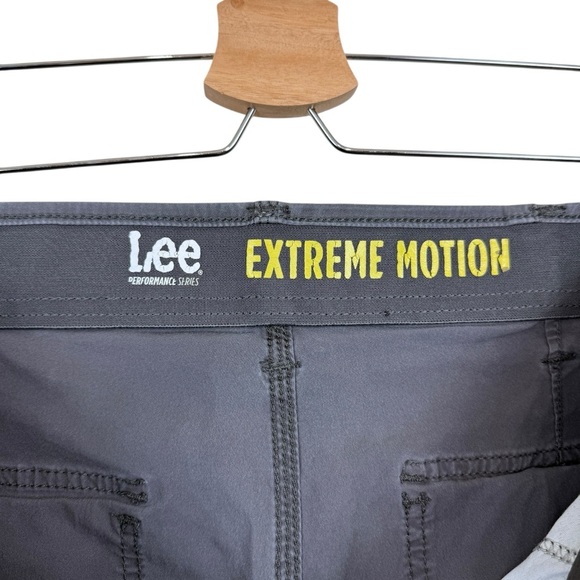 Lee Extreme Motion Cargo Shorts Gray Size 38 Casual Comfort - Picture 7 of 9
